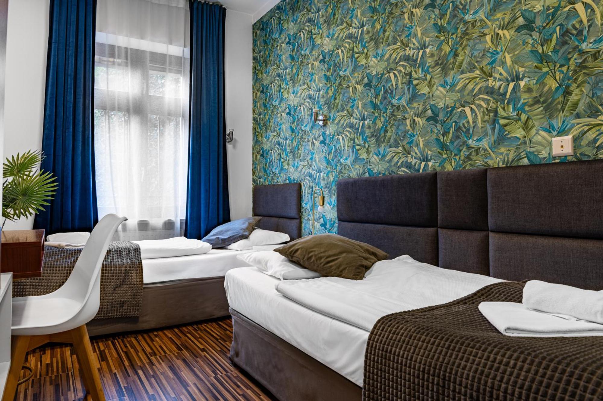 Great Polonia Dwarf Wroclaw Bed & Breakfast Exterior foto