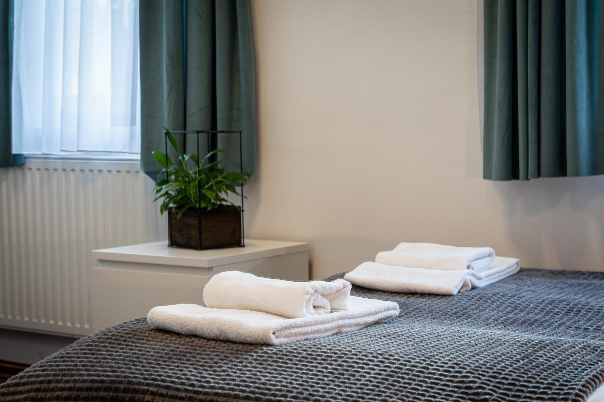 Great Polonia Dwarf Wroclaw Bed & Breakfast Exterior foto