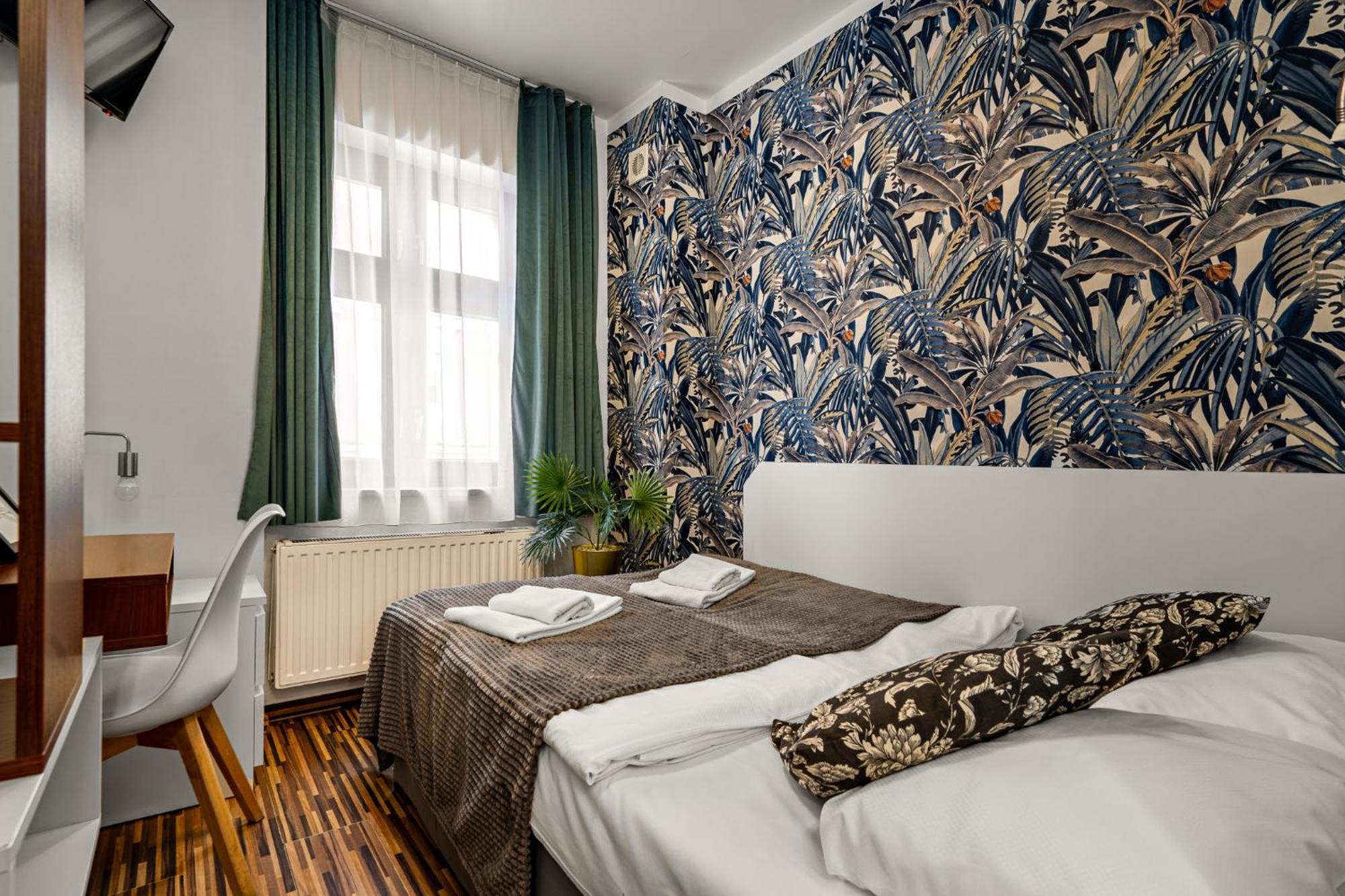 Great Polonia Dwarf Wroclaw Bed & Breakfast Exterior foto
