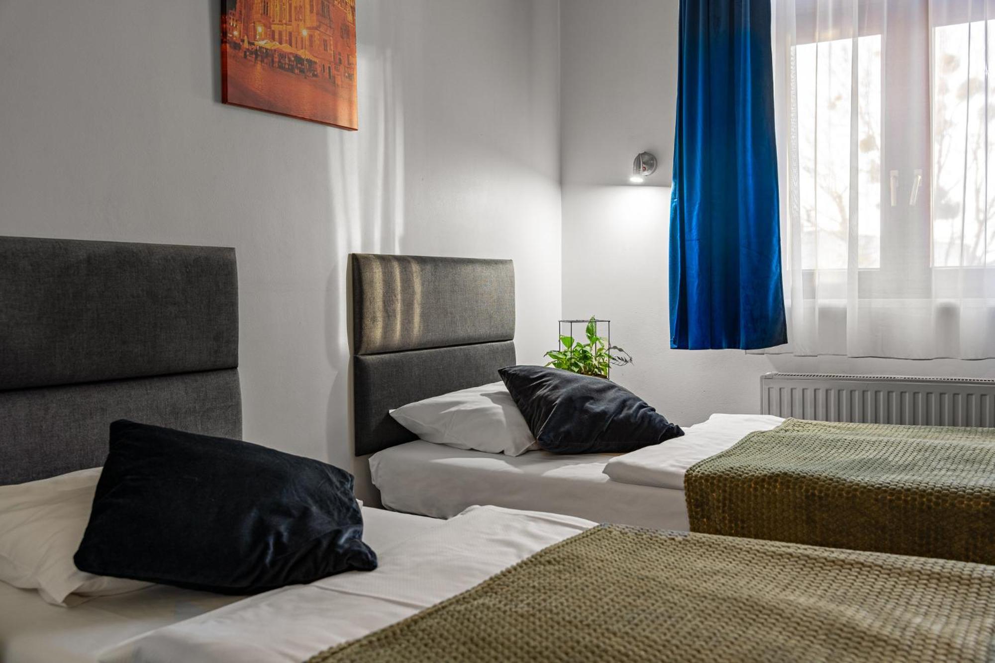 Great Polonia Dwarf Wroclaw Bed & Breakfast Exterior foto
