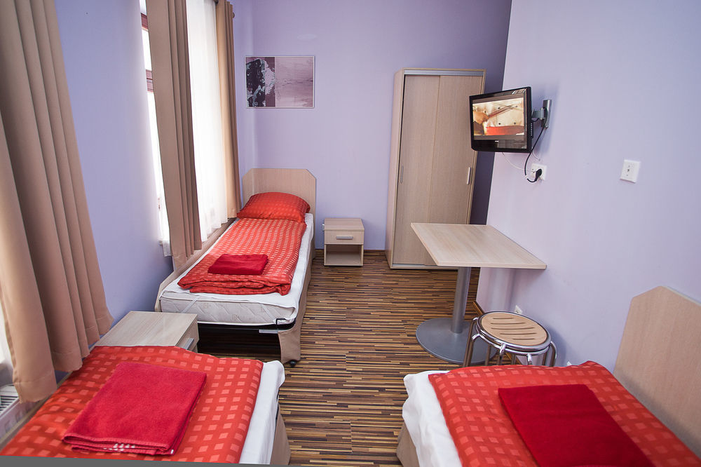 Great Polonia Dwarf Wroclaw Bed & Breakfast Exterior foto