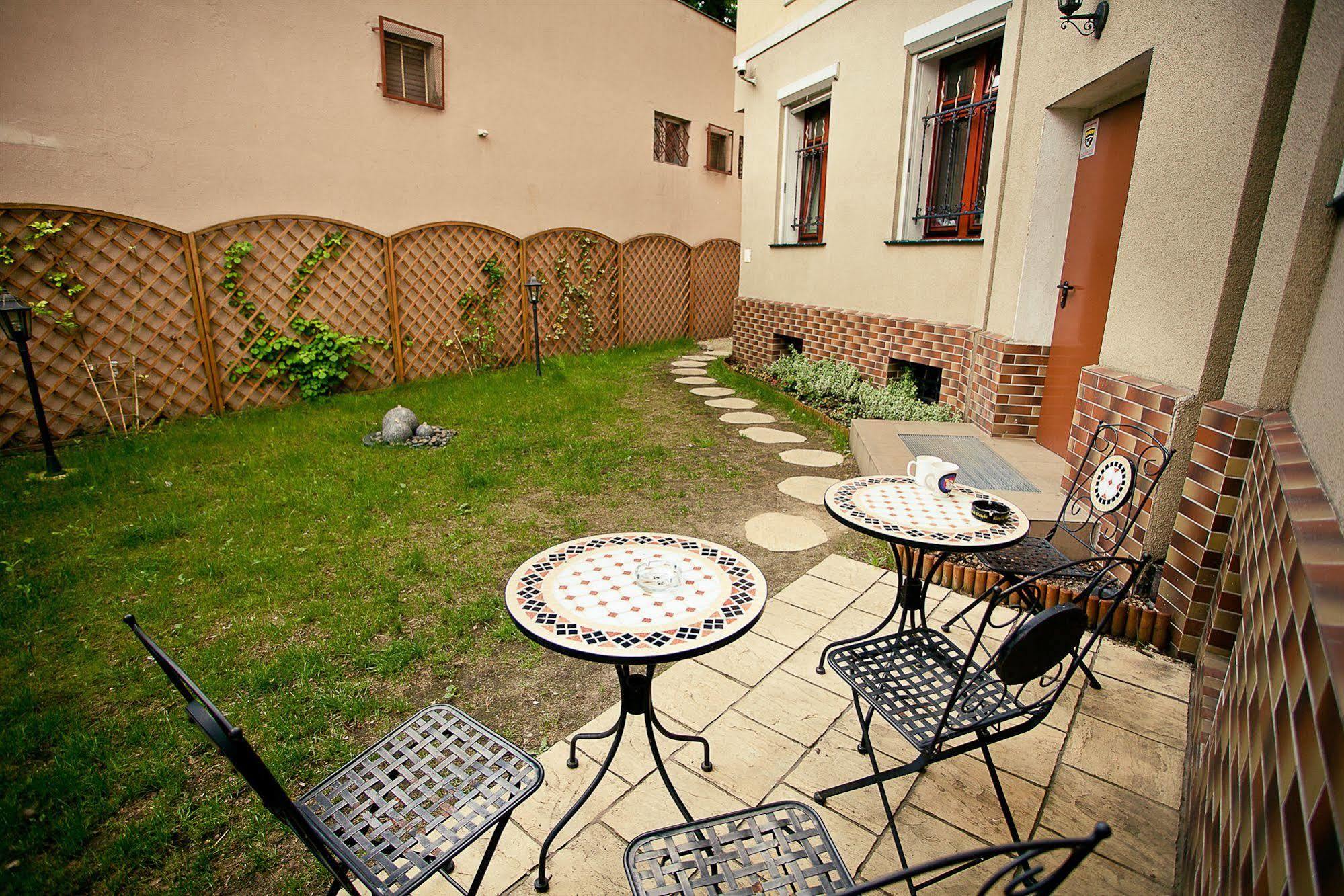 Great Polonia Dwarf Wroclaw Bed & Breakfast Exterior foto